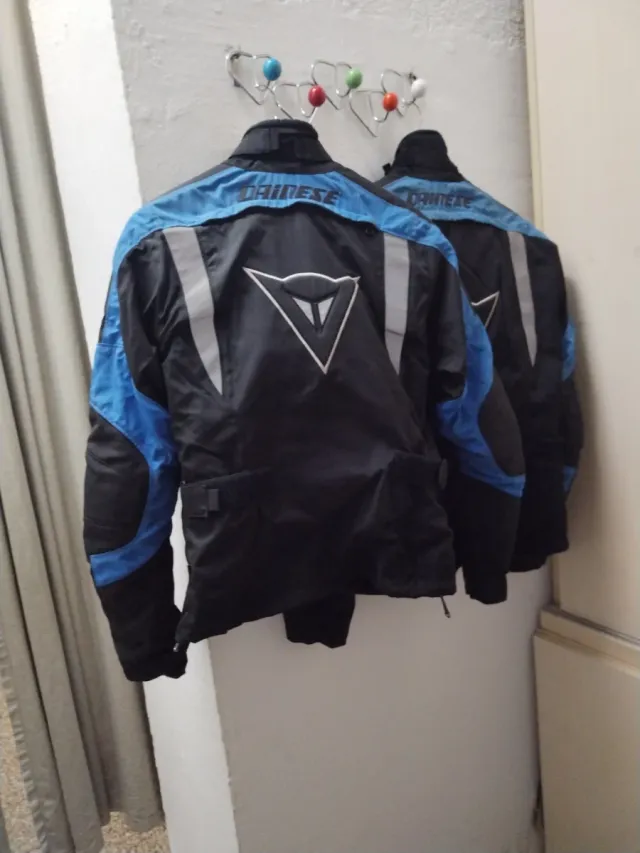 2 Chaquetas Moto Dainese Negras y Azules