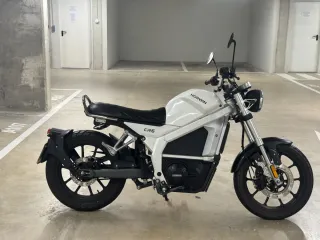 Moto Eléctrica Horwin CR6 Blanca