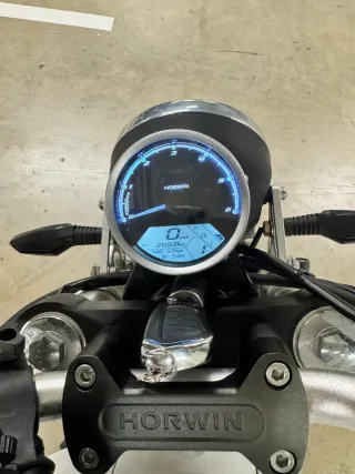 Moto Eléctrica Horwin CR6 Blanca