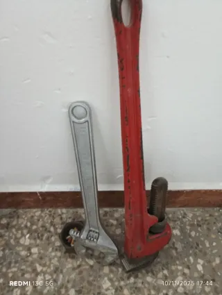 Llave inglesa n.º 15 y grifa n.º 24