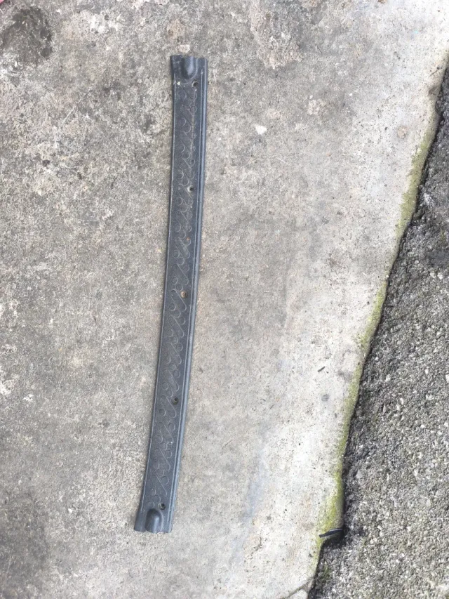 Moldura maletero Nissan Terrano 2