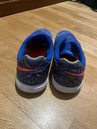 Zapatillas Futsal Nike Azules y Naranjas