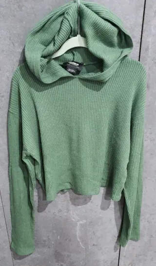 Jersey Pull&Bear con capucha verde canalé talla XS