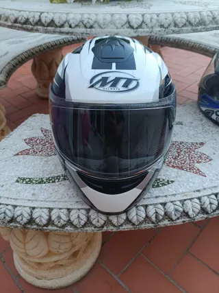 2 Cascos Moto Cyber y MT Helmets