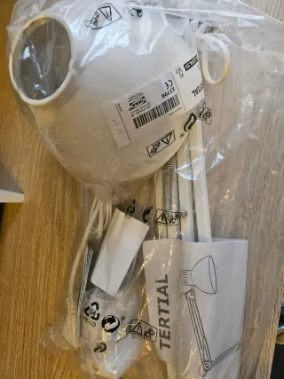 Flexo de escritorio blanco IKEA