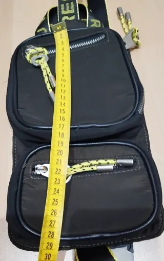 Bolso riñonera Zara .