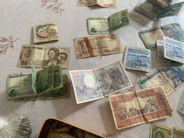 Dinero antiguo de varios países