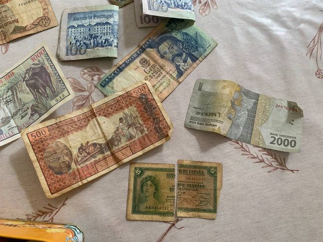 Dinero antiguo de varios países