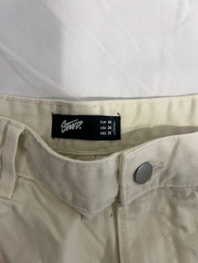 Pantalón corto juvenil Bershka beige