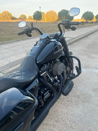 Harley Davidson Road King Special Negra
