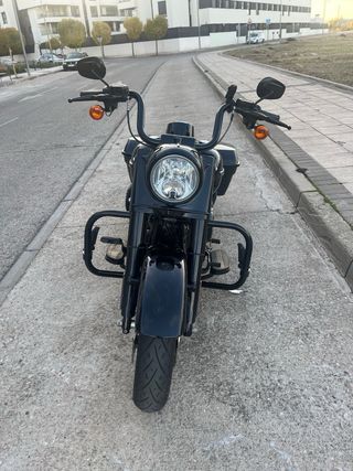 Harley Davidson Road King Special Negra
