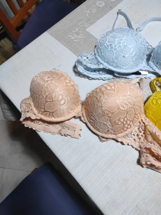 Set composto da 3 reggiseni