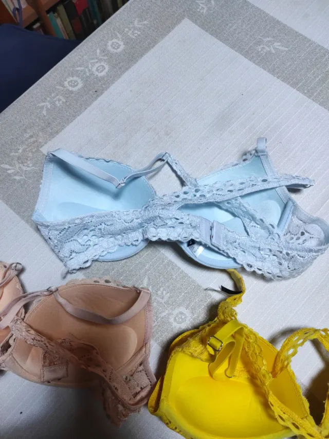 Set composto da 3 reggiseni