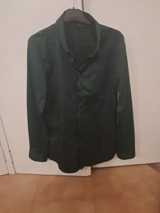 Camisa verde de botones