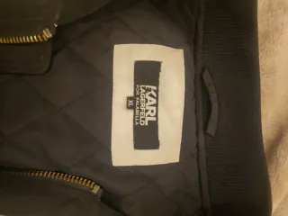 Chaqueta Karl Lagerfeld Talla XL ORIGINAL.. es L