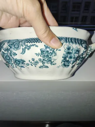 Sopera Victoria porcelana pintada a mano