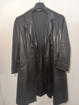 Chaqueta larga de cuero negra