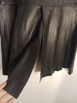 Chaqueta larga de cuero negra