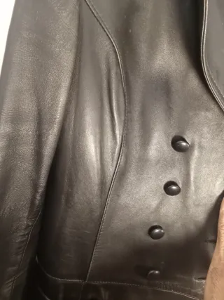 Chaqueta larga de cuero negra