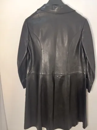 Chaqueta larga de cuero negra