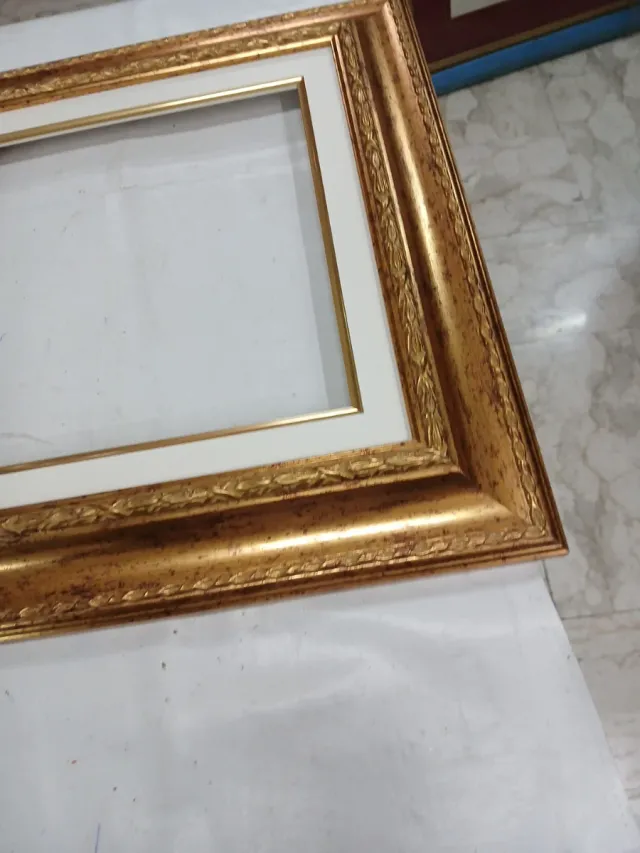 Cornice in legno oro a foglia