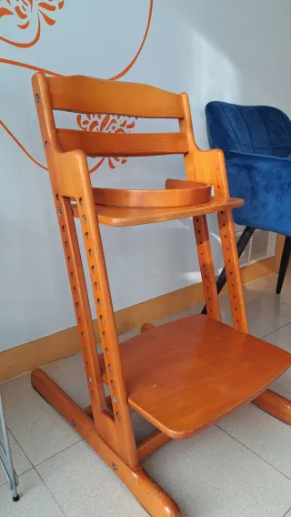 Trona de madera Trana