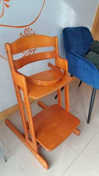 Trona de madera Trana