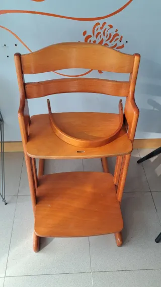 Trona de madera Trana