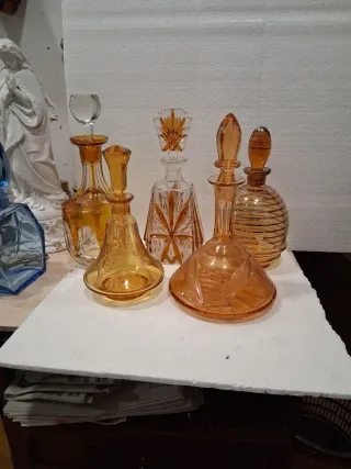 Antiche bottiglie da liquore in ambra degli anni '30