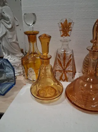 Antiche bottiglie da liquore in ambra degli anni '30