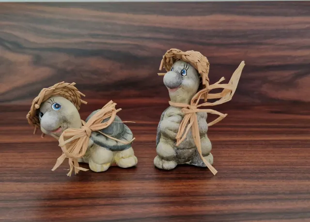 Coppia tartarughe in terracotta con cappello