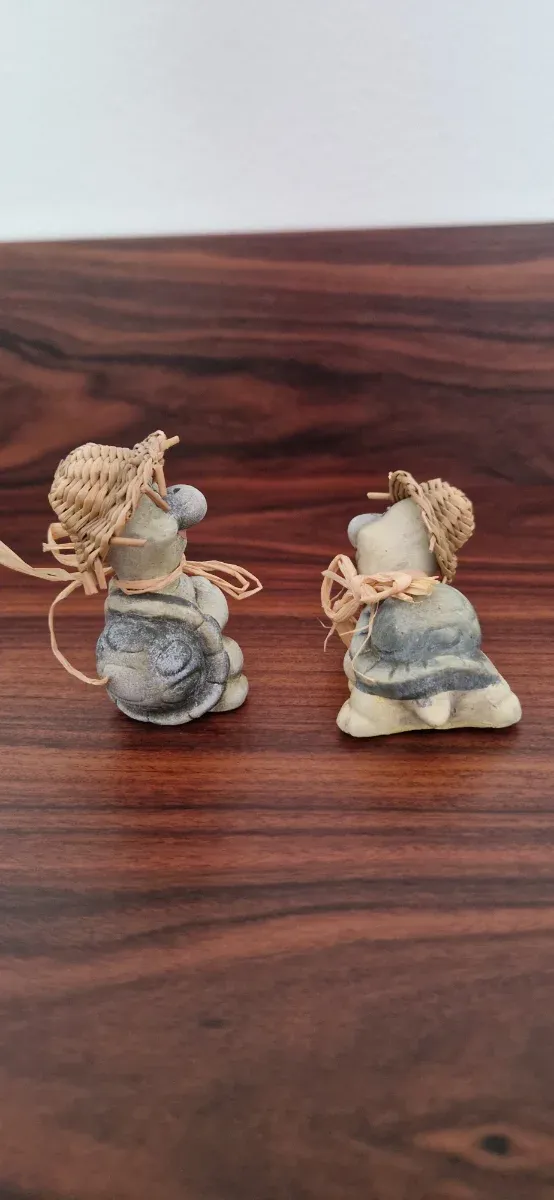 Coppia tartarughe in terracotta con cappello