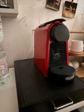 Macchina Nespresso De'Longhi rossa