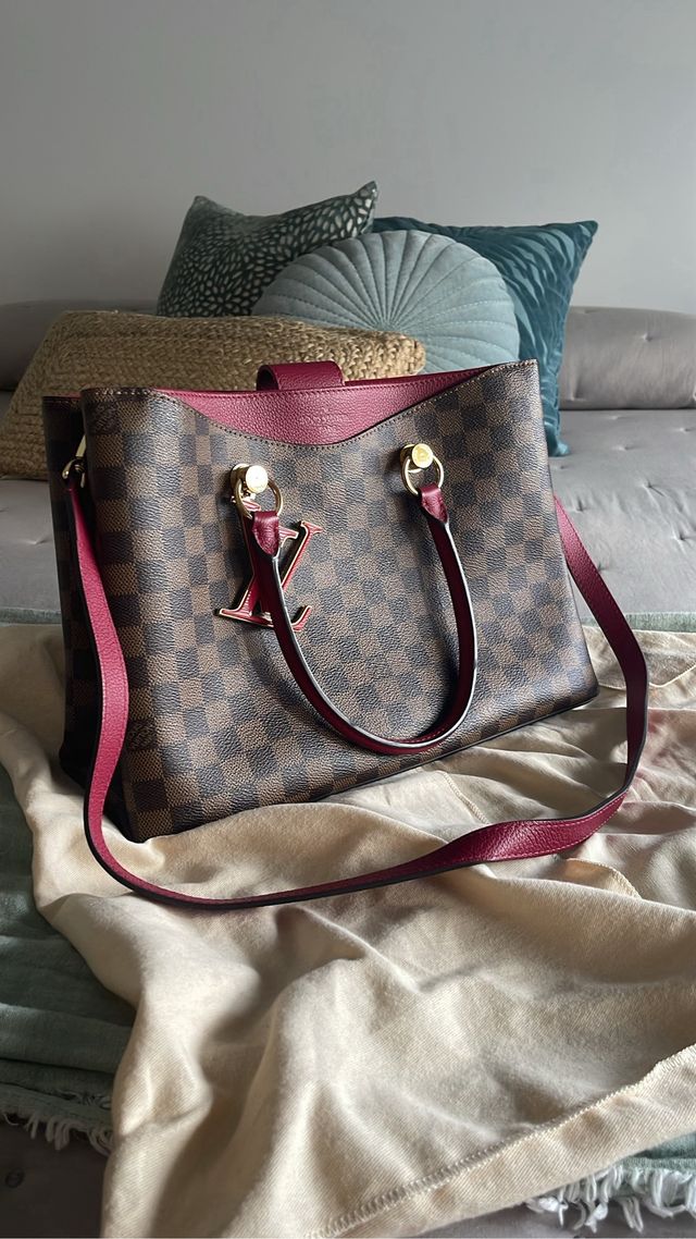 Bolso Louis Vuitton Damier Ebène con detalles rojo
