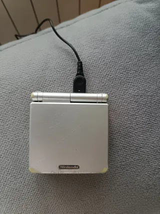 Nintendo Game Boy SP con juegos
