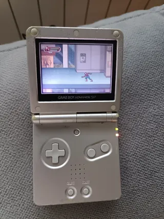 Nintendo Game Boy SP con juegos