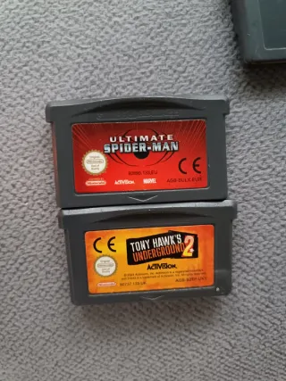 Nintendo Game Boy SP con juegos