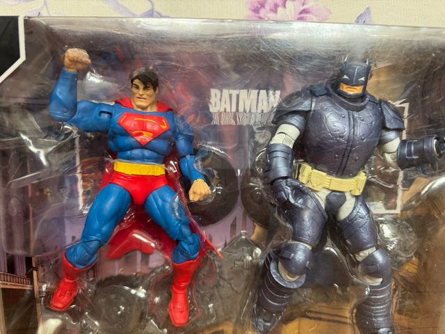Figuras DC Multiverse “Superman vs Armored Batman”