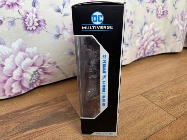 Figuras DC Multiverse “Superman vs Armored Batman”