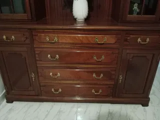Mueble vitrina clásico madera
