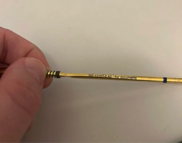 Bolígrafo CIROS negro y dorado