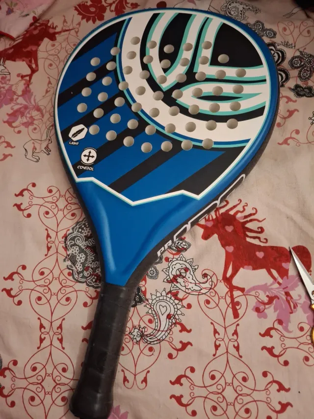 Raqueta de pádel azul