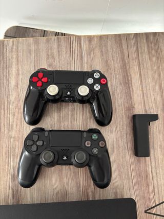 PS4 (PlayStation 4) Negra + 2 Juegos