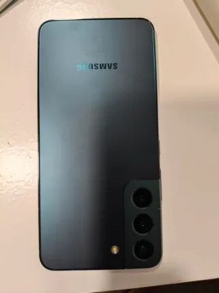 Samsung S22 con caricatore