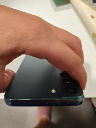 Samsung S22 con caricatore