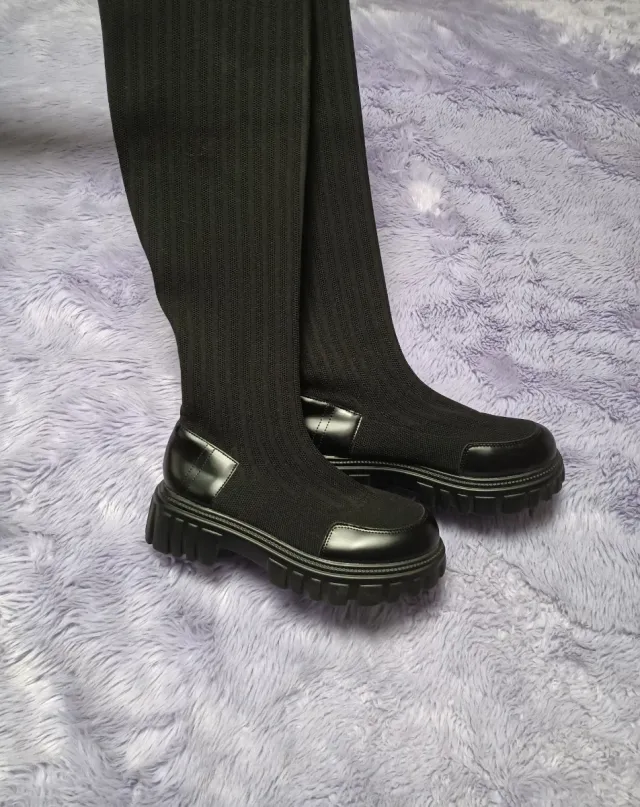 Botas altas tipo media negras sin estrenar