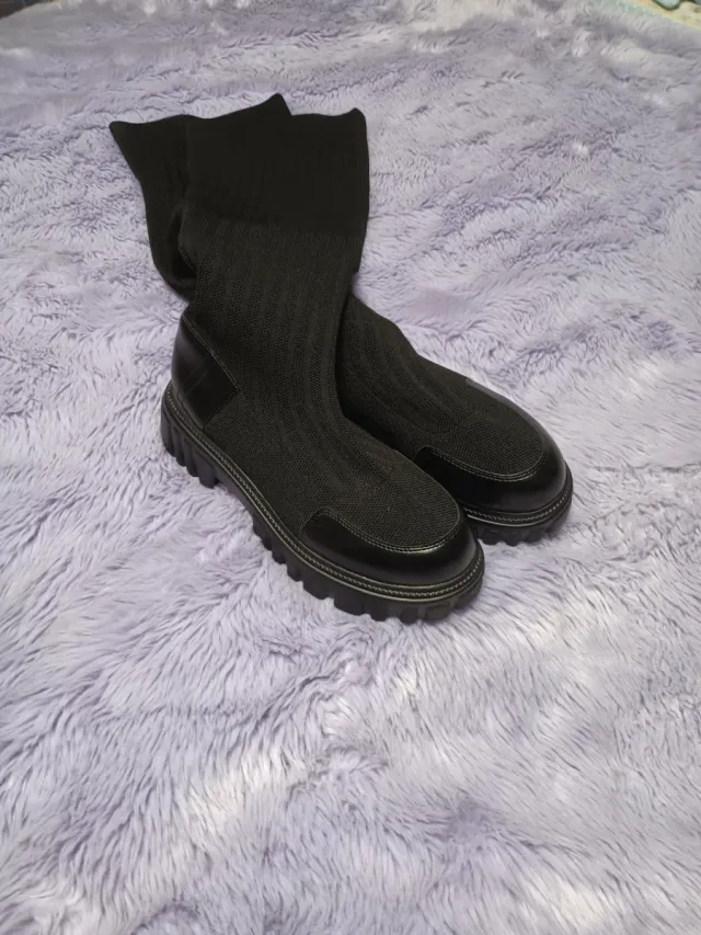 Botas altas tipo media negras sin estrenar