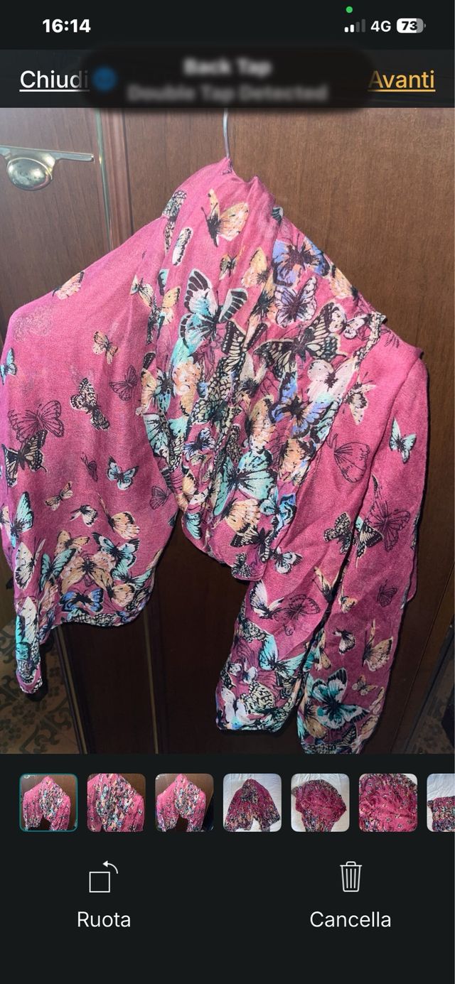 Foulard rosa con farfalle multicolor