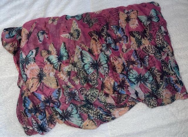 Foulard rosa con farfalle multicolor