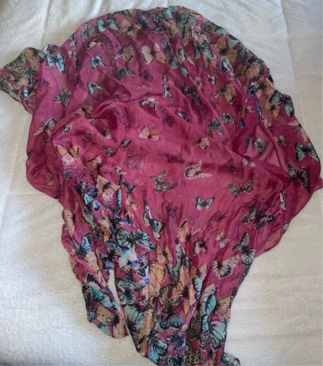 Foulard rosa con farfalle multicolor